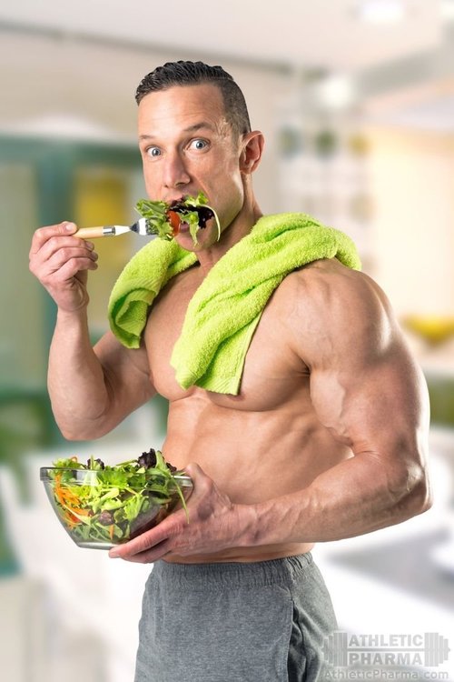 Качек ест салат